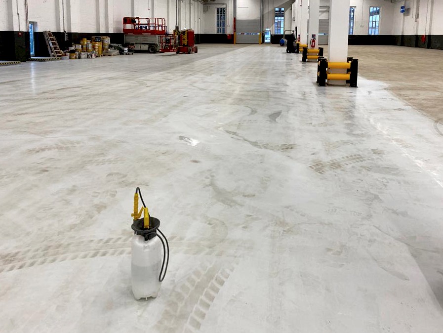 Bodenreinigung Gewerbehalle Maxi Gebäudereinigung GmbH Bremen Büroreinigung Objektreinigung Treppenhausreinigung Fassadenreinigung