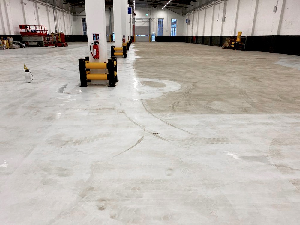Bodenreinigung Gewerbehalle Maxi Gebäudereinigung GmbH Bremen Büroreinigung Objektreinigung Treppenhausreinigung Fassadenreinigung